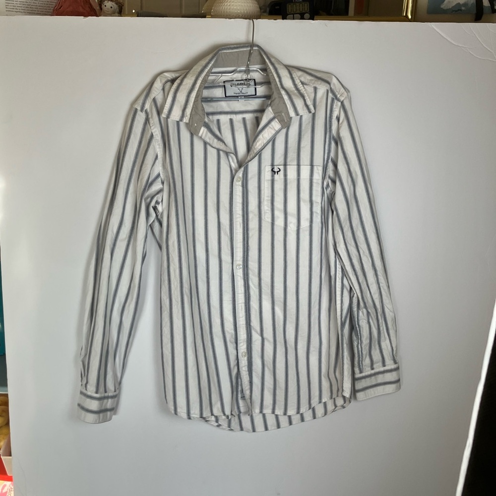 Botton up Classic White and Gray Striped Men's Shirt. Bull Jeans Co. Men’s Small
